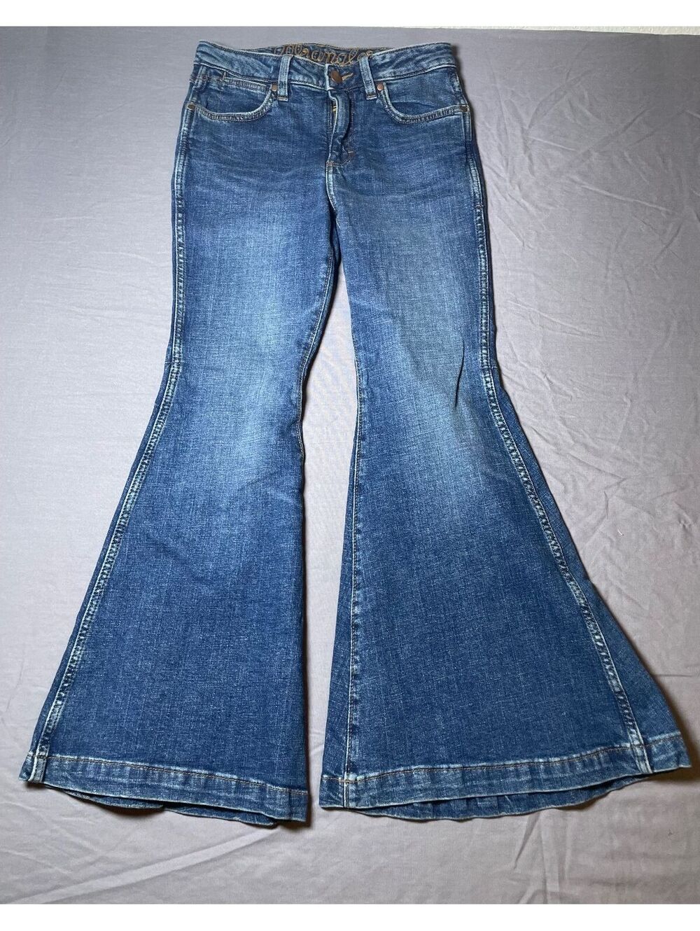 Wrangler Women’s Ultra Flare BoHo Western Mid Rise Dark Wash 26x30 EUC-145